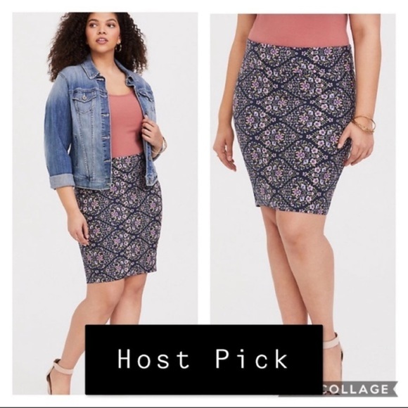 🎉HP🎉 NWOT Torrid Navy Floral Foldover Mini Skirt - Picture 1 of 6